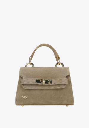Sac à main en daim beige avec une courte poignée, une fermeture à verrou doré et un petit logo doré en bas à gauche.