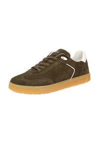 Braune Wildledersneaker mit weißen Akzenten, runder Zehenpartie und Gummisohle. Verfügt über eine Schnürung an der Vorderseite und gestickte Details an den Seiten.