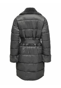 Abrigo puffer gris con cuello forrado de piel, cintura con cinturón y puños de felpa. Cuenta con un diseño acolchado y un ajuste holgado para mayor comodidad.