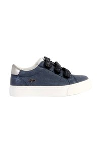 Marinblå sneakers med en texturerad ovandel, silverdetaljer och tre svart glittriga kardborreband. Vit gummisula.