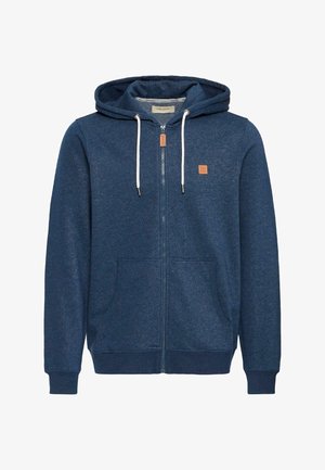 Mørkeblå hettegenser med glidelås, hvite snorer, frontlommer, ribbestrikkede mansjetter og et lite brunt logo-merke på brystet.