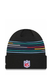 Schwarze Strickmütze mit mehrfarbigen horizontalen Streifen und einem umgeschlagenen Saum, der das NFL-Logo in Weiß und Rot auf der Vorderseite zeigt.