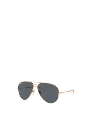 Occhiali da sole aviator con una sottile montatura in metallo rosa dorato e lenti grigie scure. Dotati di naselli regolabili e un design leggero.