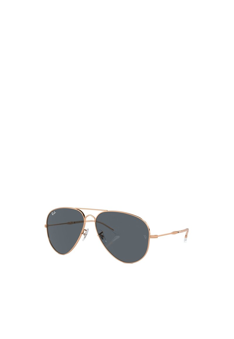 Occhiali da sole aviator con una sottile montatura in metallo rosa dorato e lenti grigie scure. Dotati di naselli regolabili e un design leggero.
