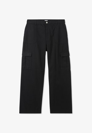 Pantaloni cargo neri in cotone, con un design a gamba larga, numerose tasche e chiusura a bottone in vita.