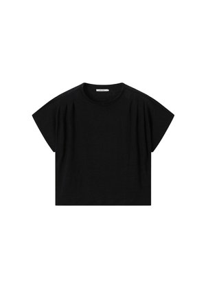 Zwarte blouse met korte mouwen, ronde hals en subtiele plooien bij de schouders, weergegeven op een witte achtergrond.