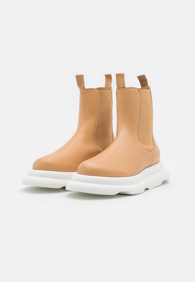 A.W.A.K.E. MODE CASUAL ARIANA BOOT - Μποτάκια πλατφόρμα - beige/white