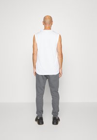 adidas Sportswear FEELCOZY - Pantalones deportivos - dark grey heather/black