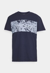 Granatowa koszulka z krótkim rękawem z jasnoniebieskim pasem ozdobionym wzorem liści. Wykonana z miękkiej bawełny, z okrągłym dekoltem i delikatną fakturą.