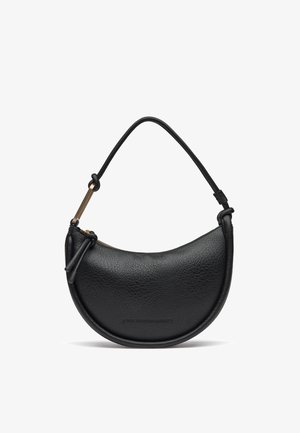 Schwarze Lederhandtasche mit gebogenen Form, ausgestattet mit einem goldfarbenen Reißverschluss und einem kurzen Griff. Strukturierte Oberfläche mit einer dezenten Maserung.