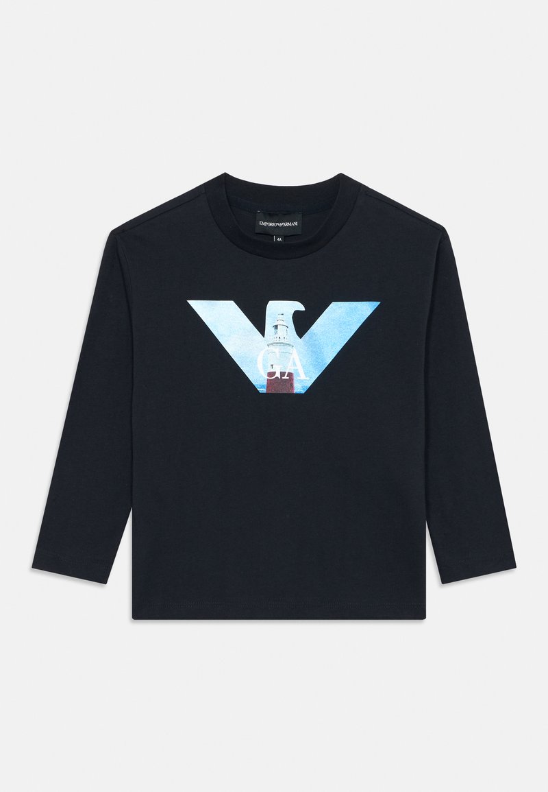 Svart langermet t-skjorte laget av bomull, med en blå gradientlogo med et fyrtårn-design på fronten. Rund hals og standard passform.