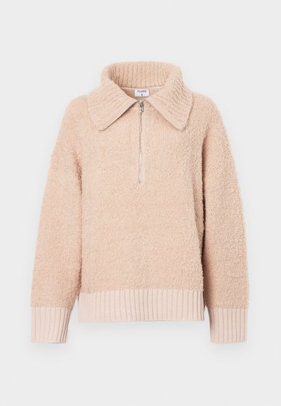 Pullover in pile beige con collo a camicia e chiusura a mezza zip. Polsini e orlo a coste. Texture morbida con un aspetto accogliente.