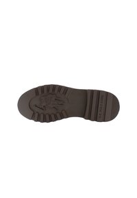 Suela de bota de goma marrón con patrón texturado y estrías. Presenta un logo grabado en el centro y una etiqueta lateral que dice "U.S. POLO ASSN."