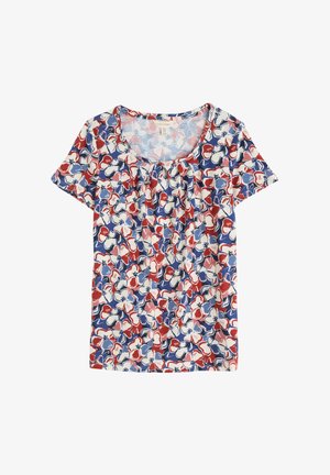 Mėlynos, raudonos ir baltos spalvų trumpomis rankovėmis gėlėmis margintas topas. Turi apvalų iškirpimą, lengvą medžiagą ir suploto detalę priekyje.