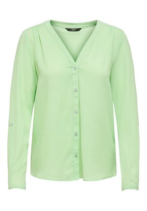 Blouse vert clair à manches longues avec un col en V, fermeture à boutons, tissu texturé et plis subtils aux épaules.