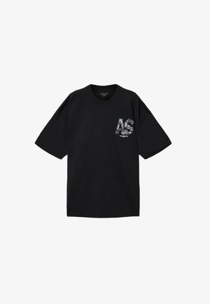 T-shirt in cotone nero con maniche corte, presenta una stampa grafica di "AS" in bianco sul lato sinistro del petto. Vestibilità regolare.