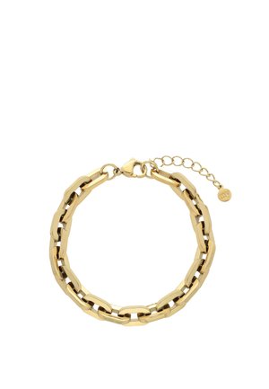 Pulsera de eslabones de cadena de oro con cierre de langosta y cadena extensible ajustable que termina en una pequeña etiqueta redonda.