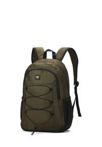 Sac à dos olive avec des accents noirs, doté d'une texture lisse, de bretelles rembourrées, d'un design élastique en caoutchouc à l'avant et de poches en mesh sur les côtés.
