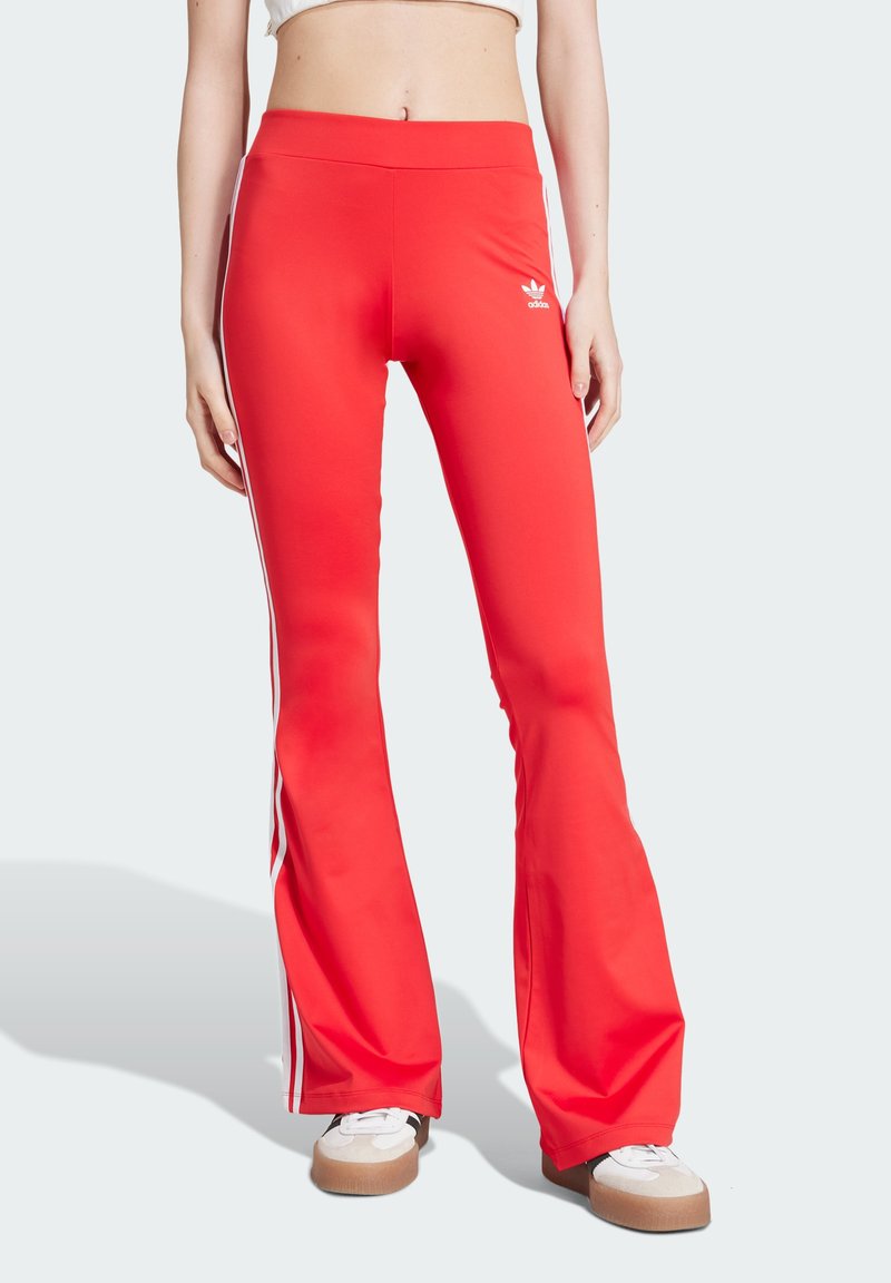 adidas Originals FLARED - Tamprės – kelnės - better scarlet
