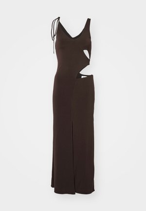Robe maxi brown avec découpes, décolleté en V, bretelle nouée sur une épaule et fente sur le côté ; fabriquée en matière extensible pour une silhouette ajustée.