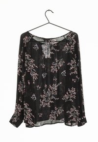 Blusa nera floreale realizzata in tessuto leggero. Caratterizzata da una vestibilità ampia, scollo largo e motivi floreali in rosa e viola. Maniche lunghe con polsini.