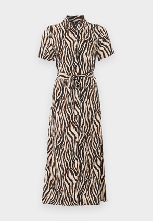 Lühikeste varrukatega midi kleit pruuni, musta ja beeži sebraribaga, ees nööbitav, kraega ja vöökohal paelaga, valgel taustal.