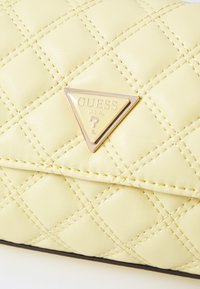 Guess GIULLY  - Torba preko tijela - daisy