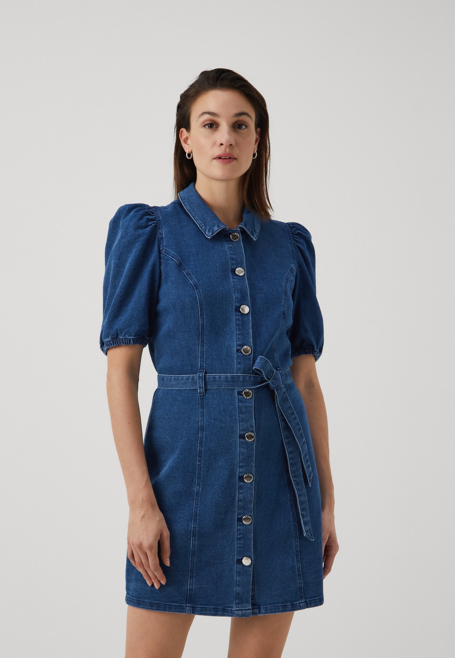 ONLY ONLVIBBE BELT DRESS - Denimkjoler - medium blue denim/bluedenim -  Zalando.dk