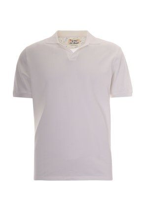 Polo bianca a maniche corte con collo aperto e sottile dettaglio a V, design semplice, mostrata su sfondo bianco.