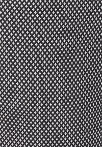 Unausgewählt, noir petits carreaux