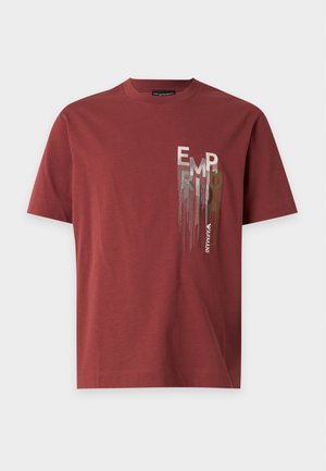 Emporio Armani, Trükipildiga T-särk - red