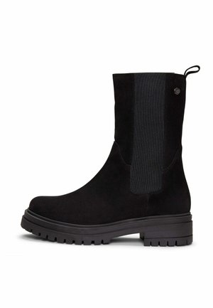 Bota negra de ante hasta la mitad de la pantorrilla con suela gruesa de goma con tacos, panel lateral elástico, lengüeta en la parte trasera y tacón bajo apilado.