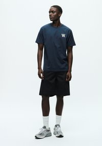 DOUBLE A BY W.W. ACE  - Print T-shirt - outer space
