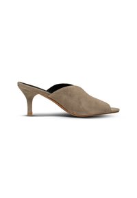 Mule beige en daim à bout ouvert avec un talon bas et fin et un design slip-on, vue de côté sur fond blanc.