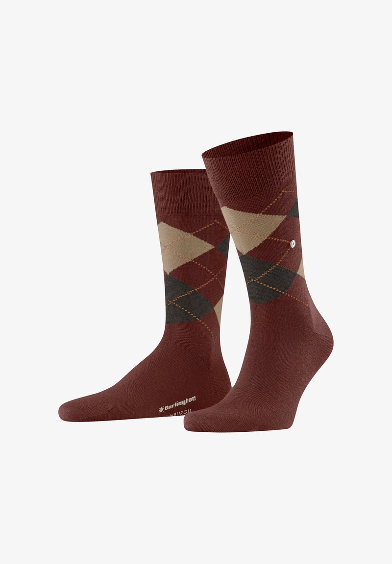 Un par de calcetines marrones hasta la mitad de la pantorrilla con un patrón de argyle en beige y gris oscuro, y costuras naranjas, que presentan un pequeño logo cerca del puño.