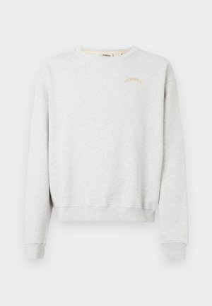 Sweatshirt gris clair en tissu doux, avec un col rond, des poignets côtelés et "POMPEII" brodé en beige.