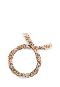 Écharpe en soie marron et rose à motifs, au design circulaire avec des motifs floraux complexes, nouée en nœud, offrant une texture douce et une finition lisse.