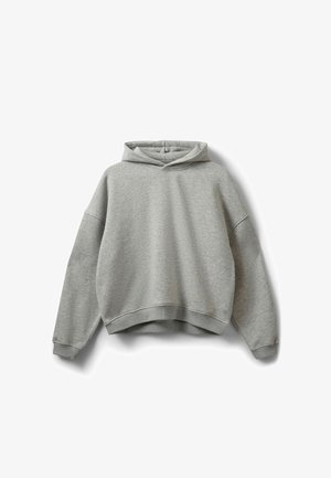 Lichtgrijze hoodie met lange mouwen en geribbelde manchetten, plat weergegeven op een witte achtergrond.