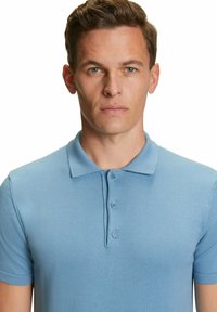 FALKE BASIC COTTON POLO - Polo - azure