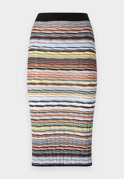 Megztas pieštuko sijonas su daugiaspalve įstrižine raštu, kurio atspalviai apima mėlyną, smėlinę, rudą ir juodą. Viršuje elastinė juoda juosta.