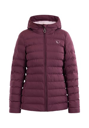 Jachetă căptușită vișinie cu glugă, cu căptușeală interioară roz, închidere cu fermoar pe partea din față și un logo mic în formă de inimă pe piept.