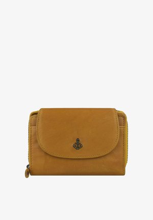 Billetera de cuero marrón con cierre de solapa, que presenta un emblema decorativo de ancla. Superficie texturizada y costuras amarillas a modo de acento. Con un lado con cremallera.