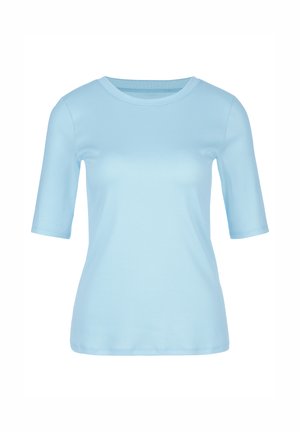 T-shirt à manches courtes bleu clair en tissu doux et lisse, avec un col rond et une coupe ajustée. Design simple, sans motifs ni accents.