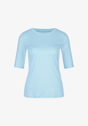 Lichtblauw T-shirt met korte mouwen, gemaakt van zachte, gladde stof. Het heeft een ronde halslijn en een aansluitende pasvorm. Eenvoudig ontwerp, zonder patronen of accenten.