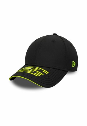 Schwarze Baseballkappe mit neongelbem Text und Einfassung am Schirm sowie einem kleinen neongelben Logo an der Seite.