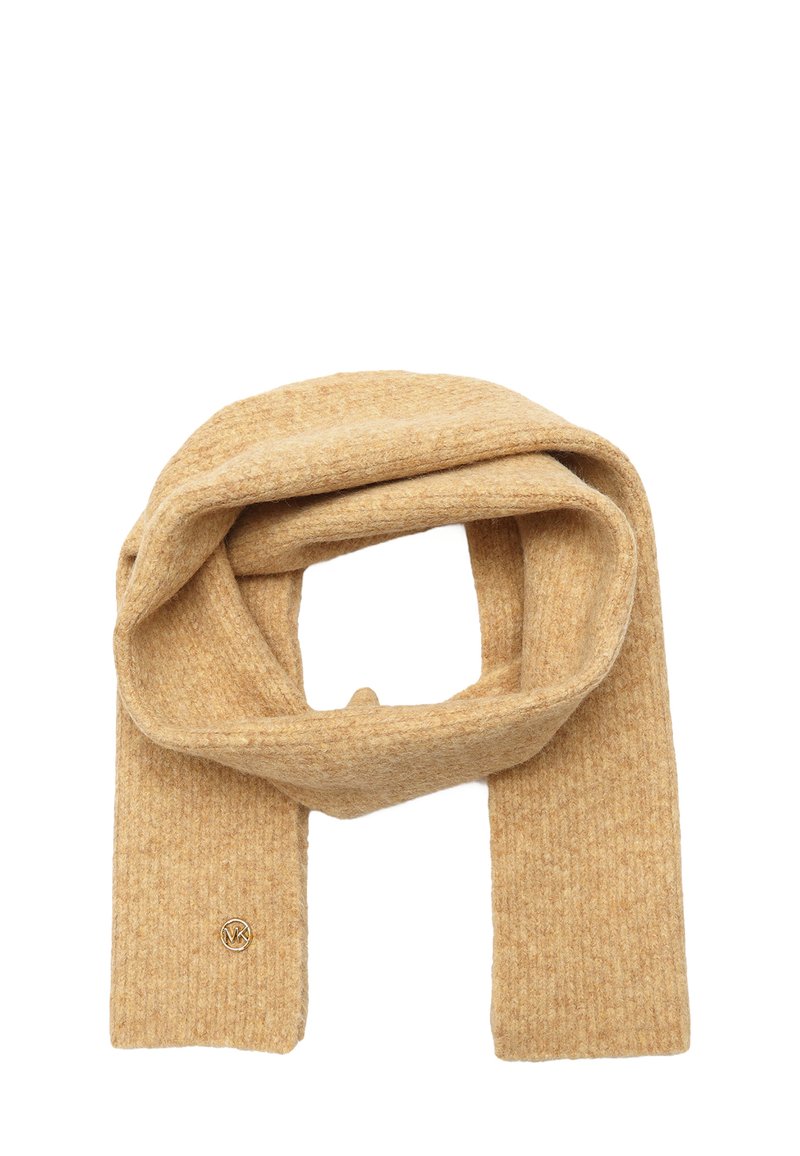 Strikket tørklæde i en varm beige farve med en ribbet tekstur. Inkluderer et lille guldlogo-aksent i den ene ende.