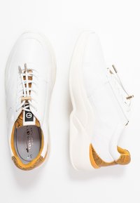 Tamaris Pure Relax LACE-UP - Baskets basses - white/saffron