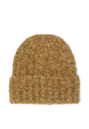 Gorro de punto marrón con textura, con puño doblado, hecho de hilo suave y aterciopelado.