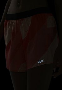 Reebok Urheilushortsit - salmon