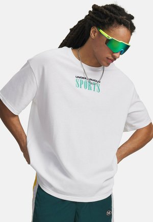 UA M HWT SPORTS  - Apdrukāts T-krekls - white